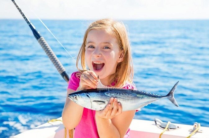 4HR Private bottom Fishing Charter with lunch - Uninhabited cays and island wildlife