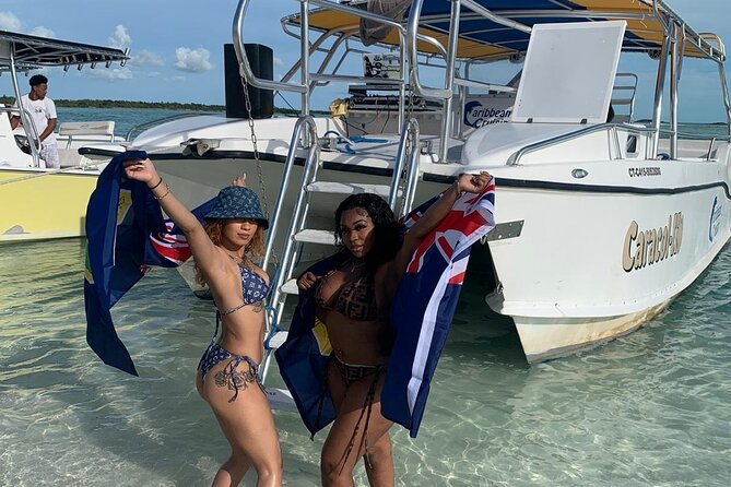 8HR Fullday Private Boat in Gracebay - Iguana Island and Little Water Cay