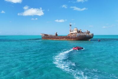 Explore Shipwreck and Hidden Island Beaches in 1-Hour Jetcar Tour