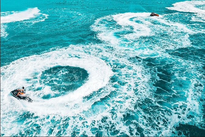 Jet Skiing around La famille ship and smaller pristine cays - Why this two-hour route is more than a jet ski rental