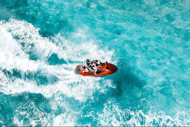 Jet Skiing around La famille ship and smaller pristine cays - Reaching the La Famille Express wreck