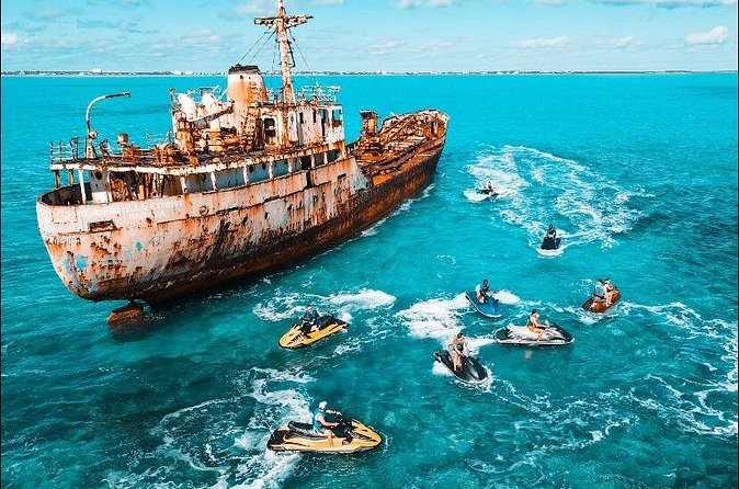 Jet Skiing around La famille ship and smaller pristine cays - Iguana Island, Half Moon Bay, and the smaller cays