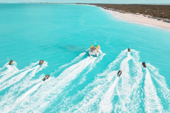 Jet Skiing around La famille ship and smaller pristine cays - Setting out from Walkin Marina