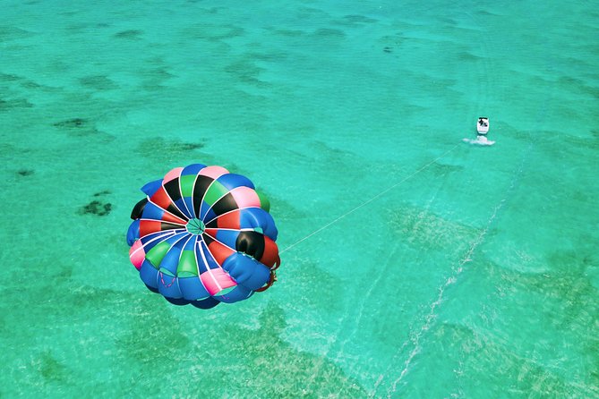 Parasailing Adventure from Providenciales in Turks and Caicos - The Grace Bay flight from 8 to 12 minutes