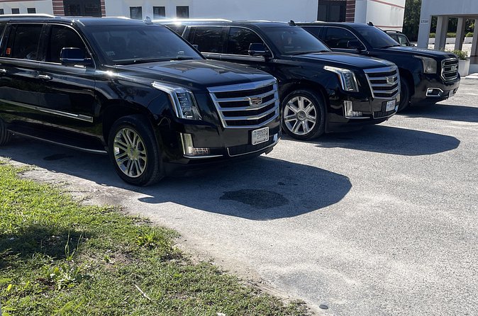 Private Luxury Airport Transportation RoundTrip - Who gets the best value from the $290 price
