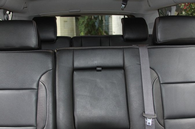 Private Luxury SUV Airport Transfer (Round-Trip) - A 15-minute ride with room to breathe