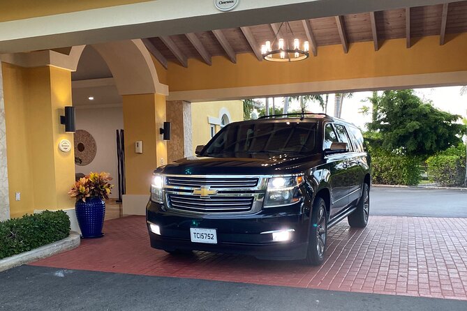 Private Luxury SUV Transfer Providenciales Airport (ONE WAY) - Meeting the dispatcher after landing