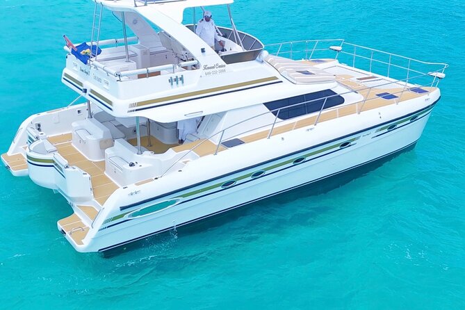 Turks and Caicos Half-Day Luxury Private Yacht Charter - What lunch and drinks add to the day